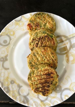 A picture of Radish leaves mini pancakes (chila).