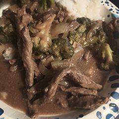 A picture of Beef, Onion, and Broccoli Stirfry.