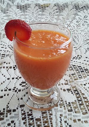 Una foto de Licuado de frutilla, mango y naranja