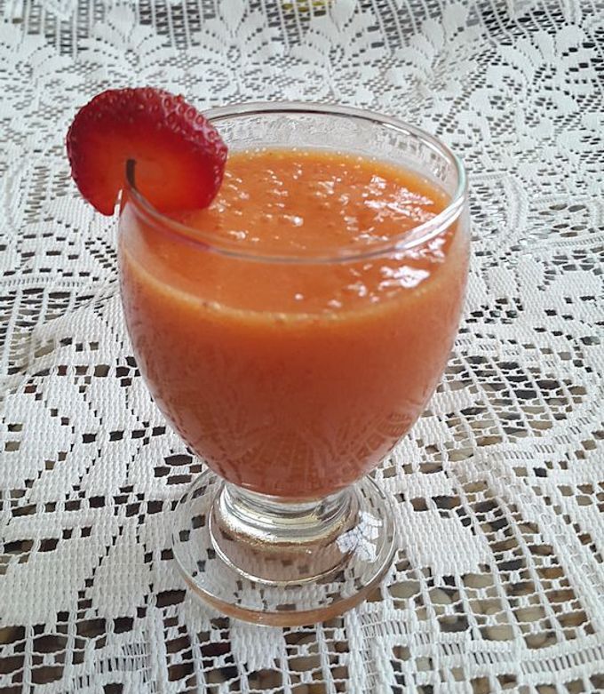 Una foto de Licuado de frutilla, mango y naranja