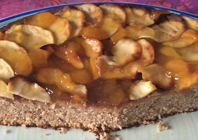 Bizcocho de nueces con manzana