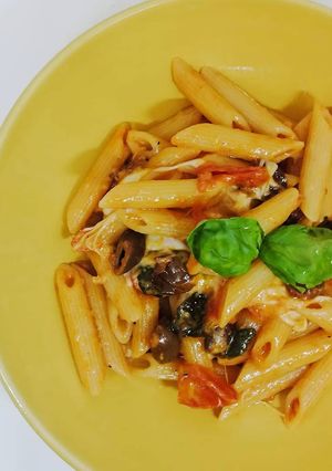 A picture of Penne with Cherry Tomatoes, Taggiasca Olives, and Mozzarella.
