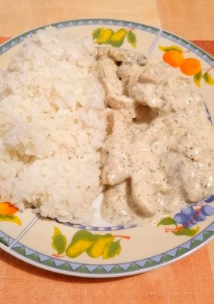 Tejszínes kapros - gombás csirke rizzsel recept fotója