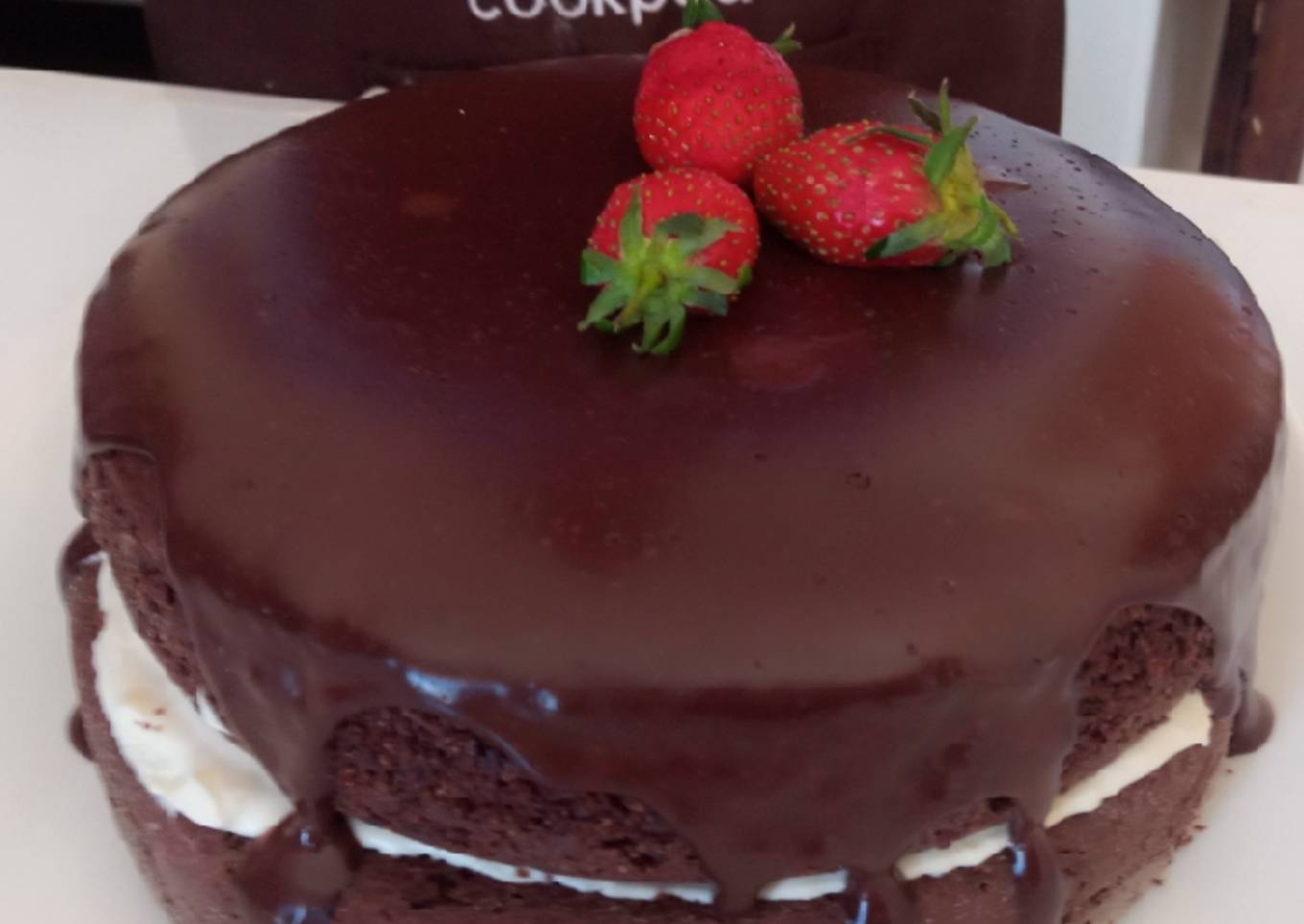 Semi-naked chocolate gateau cake