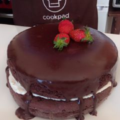 Semi-naked chocolate gateau cake A picture of Semi-naked chocolate gateau cake.