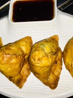 आलू समोसा (Aloo samosa recipe in Hindi) रेसिपी मुख्य फोटो