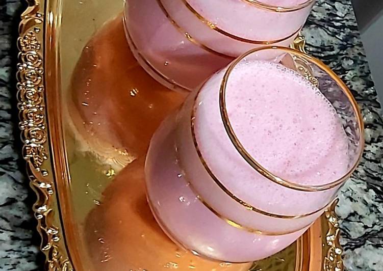 Easiest Way to Prepare Speedy Strawberry milkshake