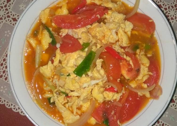 macam membuat Tomato Scrambled Egg yang kenyang