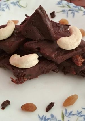A picture of Chocolate khajur barfi.