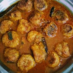 A picture of Raw banana kofta curry.