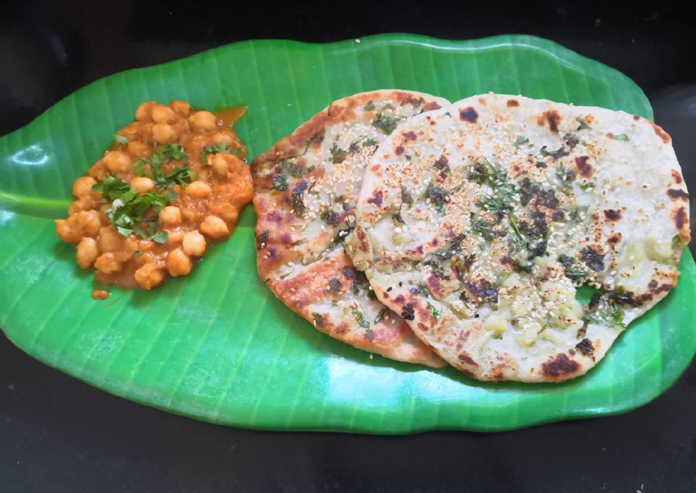 Alu kulcha with chole