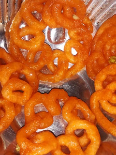 इमरती (Imarti recipe in Hindi) रेसिपी मुख्य फोटो