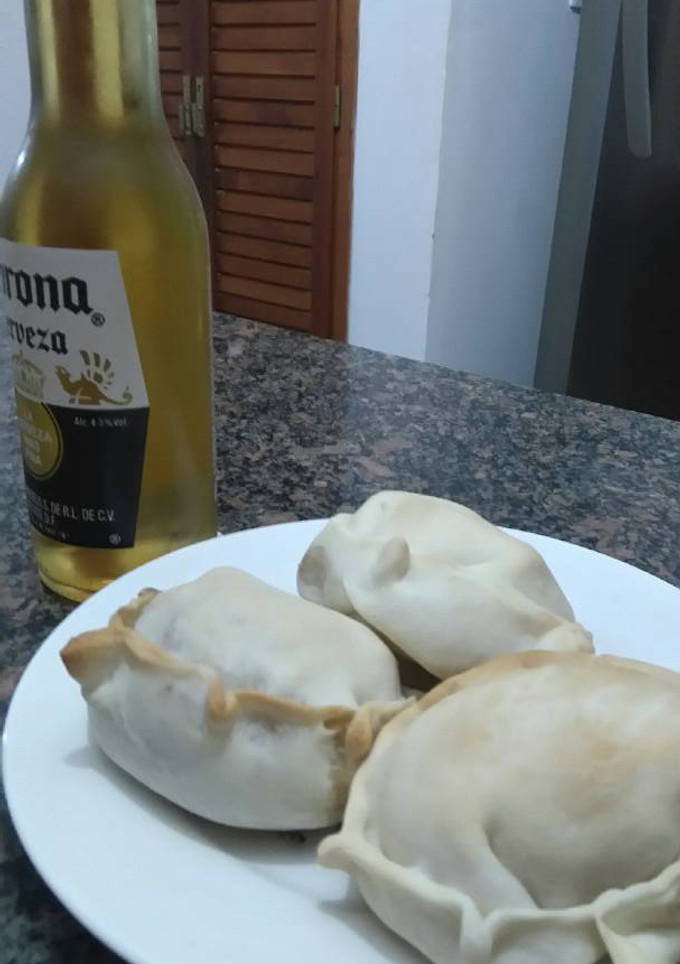 Una foto de Empanadas de Jamón y queso (con un toque de anchoas!)