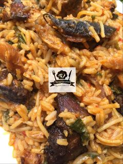 A picture of Native jollof rice and spaghetti 😋.