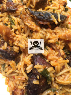 A picture of Native jollof rice and spaghetti 😋.