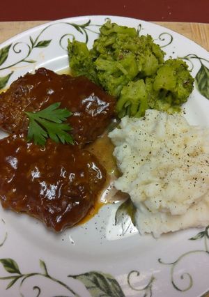 A picture of Lee's Smothered Swiss Style Steaks.