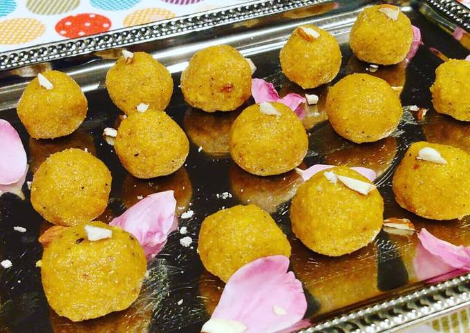 Grandma's 5 minutes Besan Ladoo