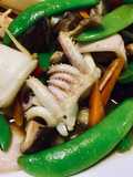 ถั่วหวานผัดหมึกน้ำมันหอย
