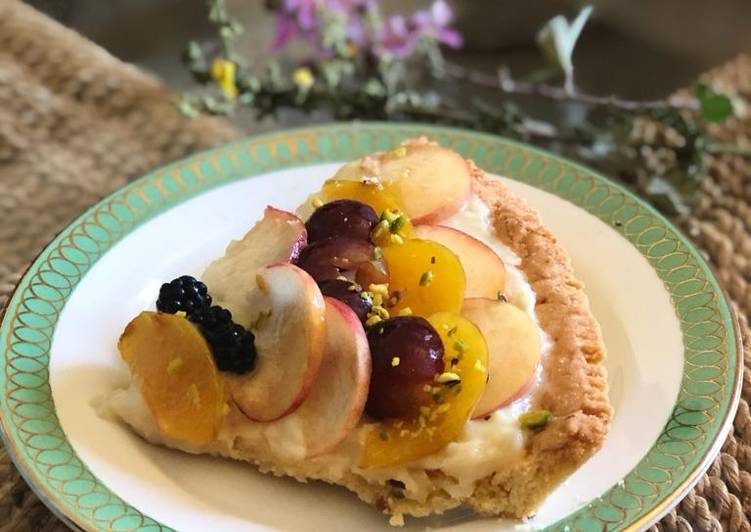 Crostata con crema e frutta