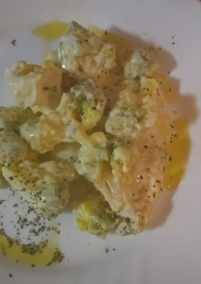 Una foto de Romanescu con nata a la cúrcuma😜😋