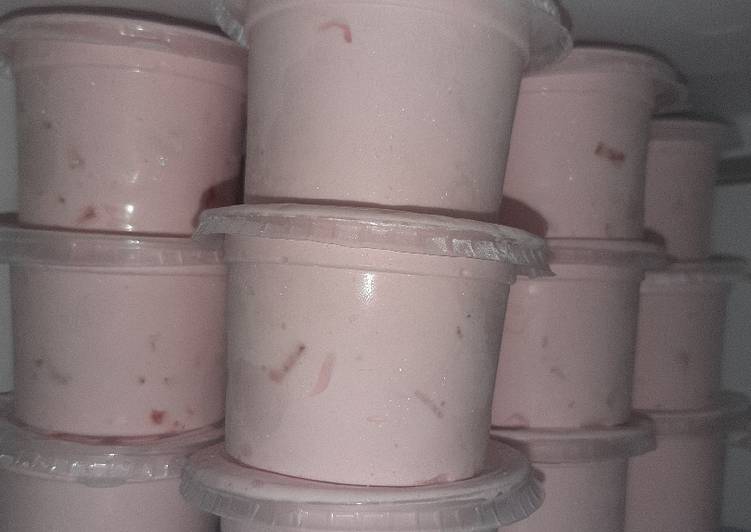 Ice creamy strowberry segar (cocok buat usaha)