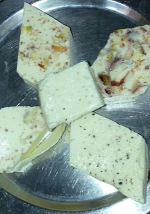 બરઇ (colostrum milk) રેસીપી મુખ્ય ફોટો