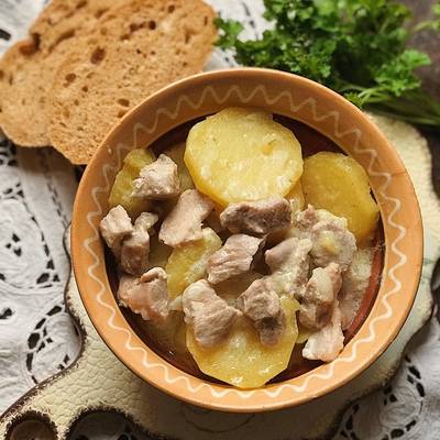 Тушеная индейка в сметанном соусе в мультиварке 👩🏼‍🍳