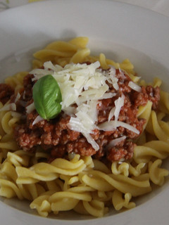 Foto principal de Fusilli a la bologñesa con virutas de parmesano