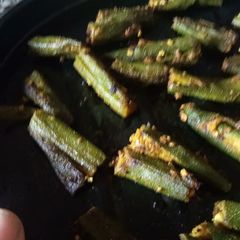 A picture of Ladyfinger fry in microwave.