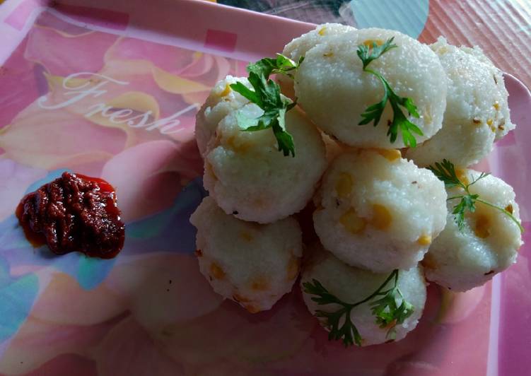 Steamed rice rava balls