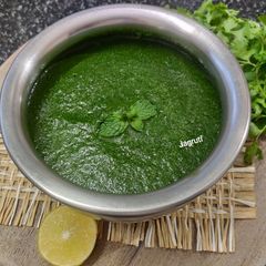 A picture of Green Chutney (Coriander Mint Chutney) !!.