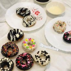 A picture of Glaze donut 🍩.