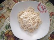 Una foto de espaguetis con mayonesa