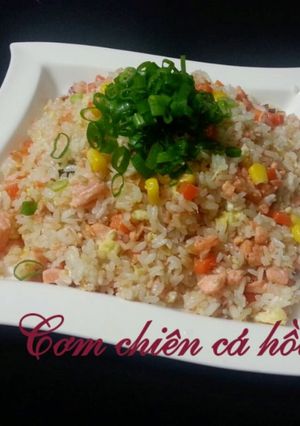 Hình của món Cơm Chiên Cá Hồi.