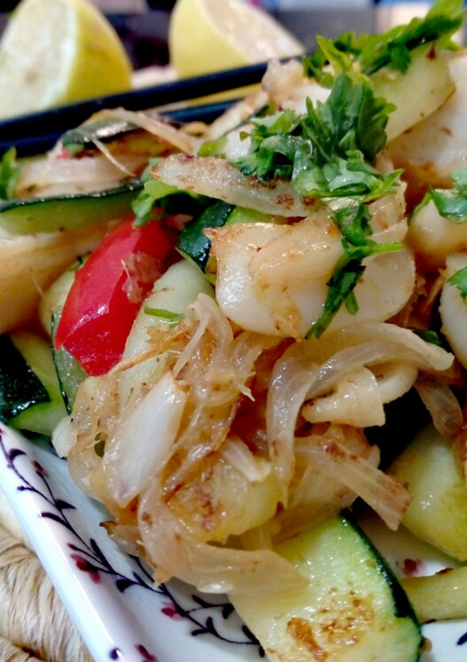 Una foto de Sepia con verduras estilo Thai