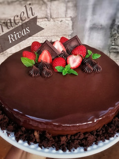 Una foto de Mousse de chocolate con glaseado espejo