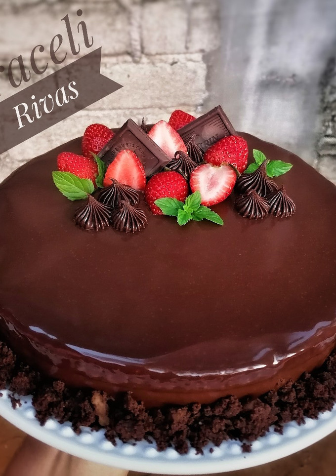 Una foto de Mousse de chocolate con glaseado espejo