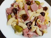 Una foto de jamón y mortadela