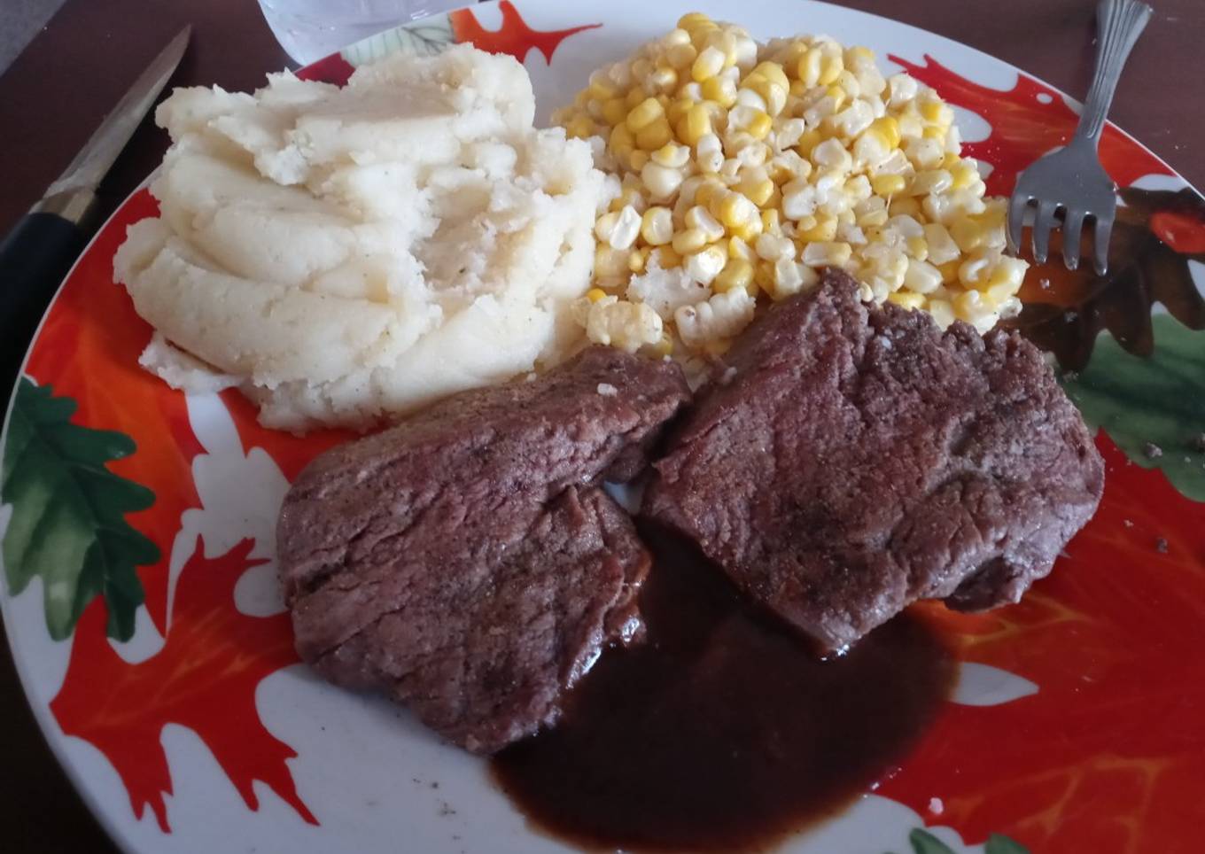 Grilled beef slices with garlic puree and sweetcorn