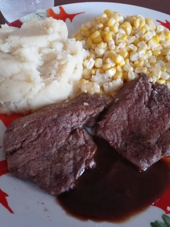 Easy Steps to Prepare Beef Roast Steaks with Garlic Mashed Potatoes and Sweet Corn the So Delicious Appealing