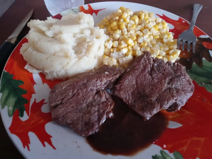 Easy Steps to Prepare Beef Roast Steaks with Garlic Mashed Potatoes and Sweet Corn the So Delicious Appealing
