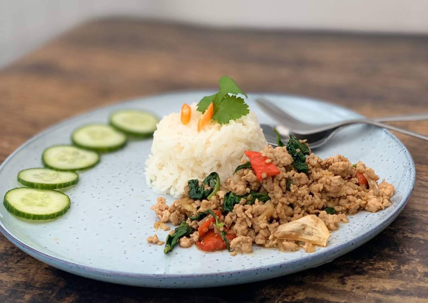 Minced pork stir-fry with basil and chillies