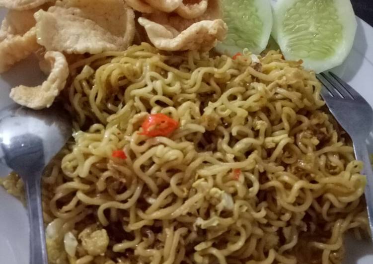 Bagaimana Menyiapkan Mie Goreng Tumis yang Lezat