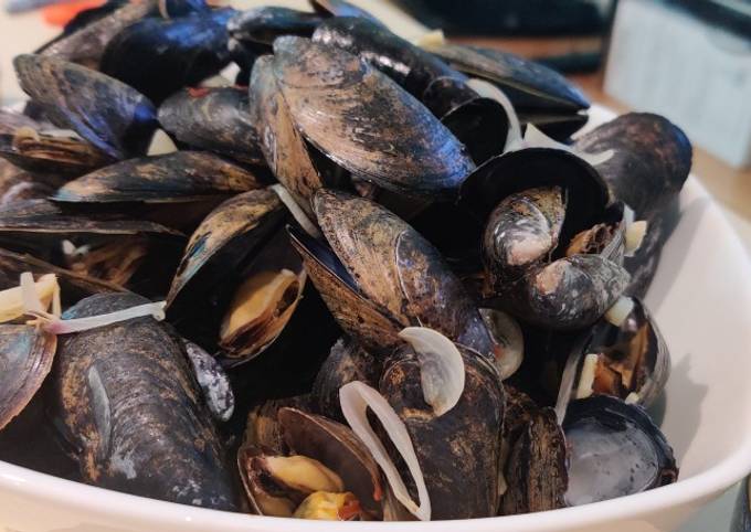 Recipe of Super Quick Homemade Steamed Mussels