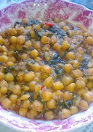 Una foto de Garbanzos con espinacas