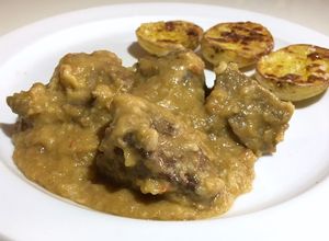Foto principal de Carne de ciervo en salsa de mostaza (perfecta para carnes de caza) 🦌🌲