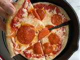 Pizza en sartén sin levadura