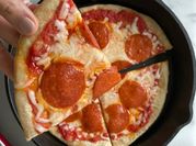 Una foto de pizza con royal