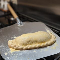 A picture of Pizza dough.