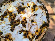 Una foto de merengue con maracuyá